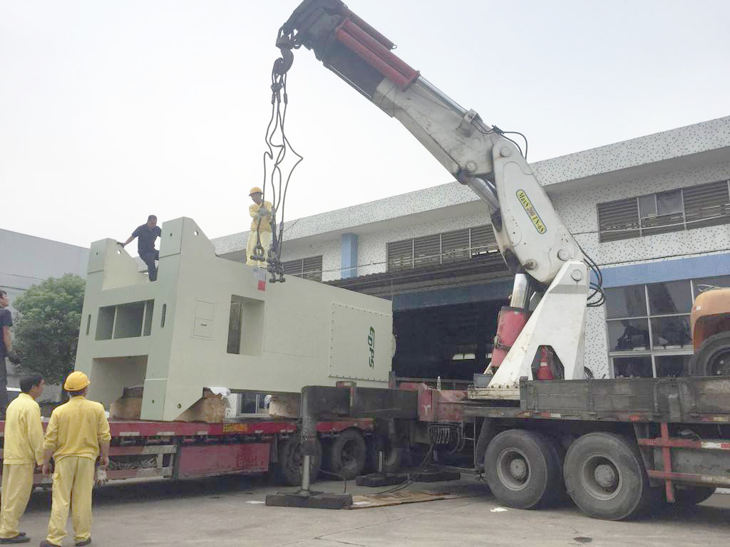 上海大型機器運去香港